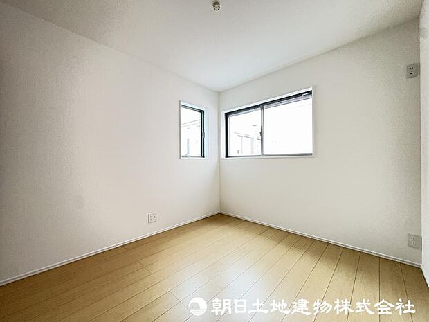 ＜洋室＞2階に4部屋の洋室がありますのでお洋服をすっきりと収納できます。