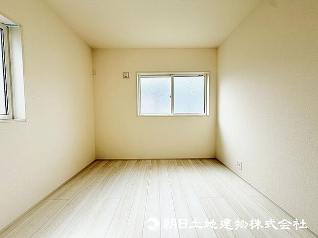 <洋室>2階に3部屋の洋室がありますのでお子様のお部屋も用意できます。