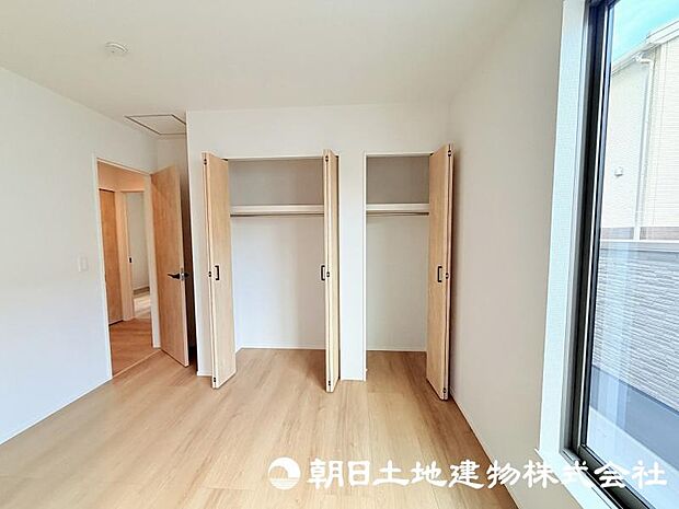 <収納>日々増える荷物もすっきり片付けられる収納スペース。居住空間を広く快適に使える便利な設備です。