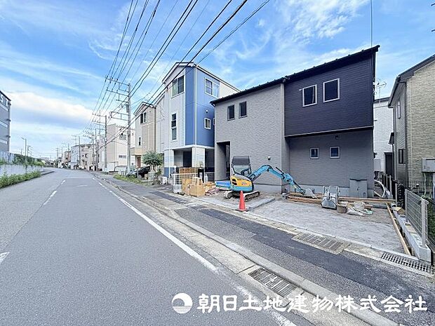 流行りに惑わされないモダンな外観は、主張し過ぎず、又、平凡になり過ぎず、閑静な街によく映えます。