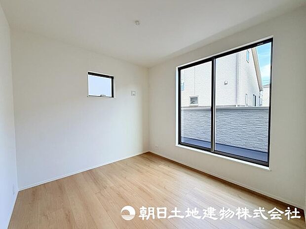 住まう方の生活スタイルに合わせて自由に使える居室。家具やインテリアで自分らしい空間づくりを楽しめます。