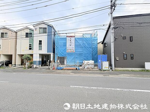 <現地>お庭に面したLDK18帖でお寛ぎいただけます。