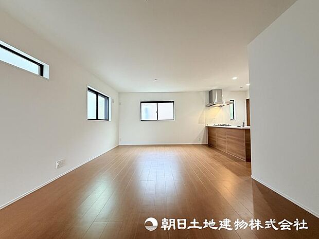 住まう方のライフスタイルに合わせて自由に使えるリビング空間。家族団らんの時間はもちろん、趣味やくつろぎのひとときにもぴったりです。