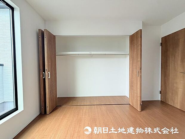 日々増える荷物もすっきり片付けられる収納スペース。居住空間を広く快適に使える便利な設備です。
