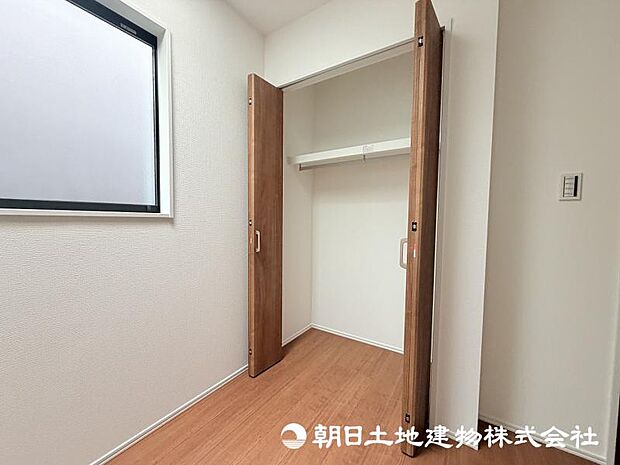 日々増える荷物もすっきり片付けられる収納スペース。居住空間を広く快適に使える便利な設備です。
