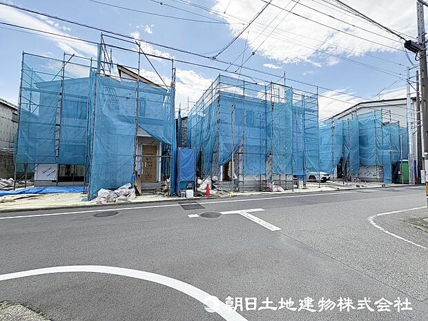 <現地>幅員6m道路に面していますので、車のすれ違いも楽にできます。