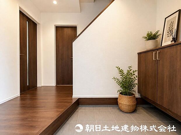 住まいの第一印象を演出する玄関。ご家族やゲストを心地よく迎え入れる、明るく清潔感のある空間です。