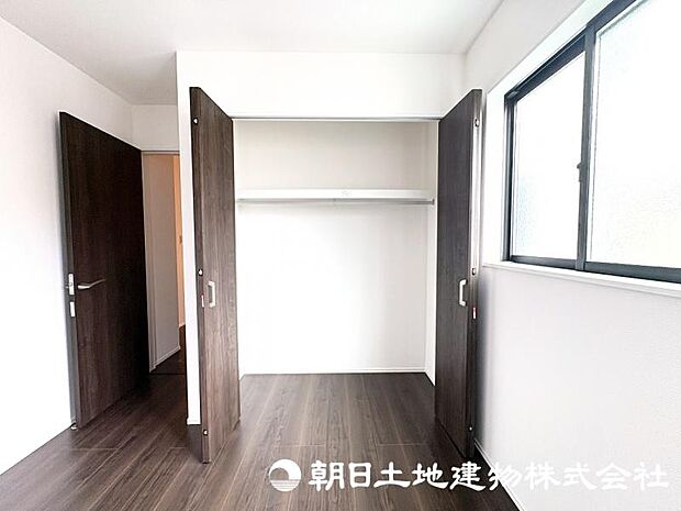 日々増える荷物もすっきり片付けられる収納スペース。居住空間を広く快適に使える便利な設備です。