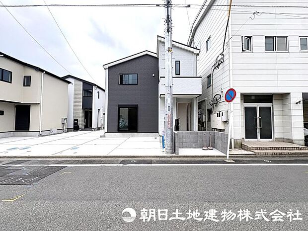 <現地>カースペースには車並列2台駐車可能です。