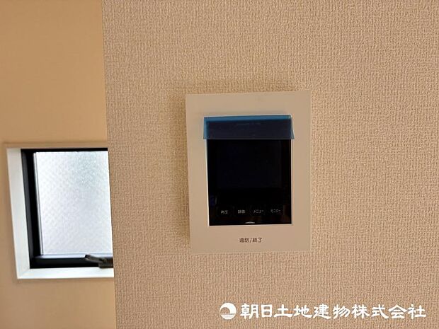 ＜インターフォン＞見やすいカラーモニター付きです。