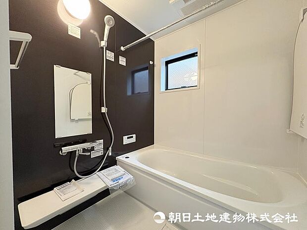 ＜浴室＞1坪タイプの広いユニットバスです。お洗濯物を乾かせる浴室乾燥も便利です。