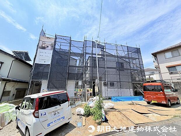 ＜現地＞カースペースには車2台駐車可能です。