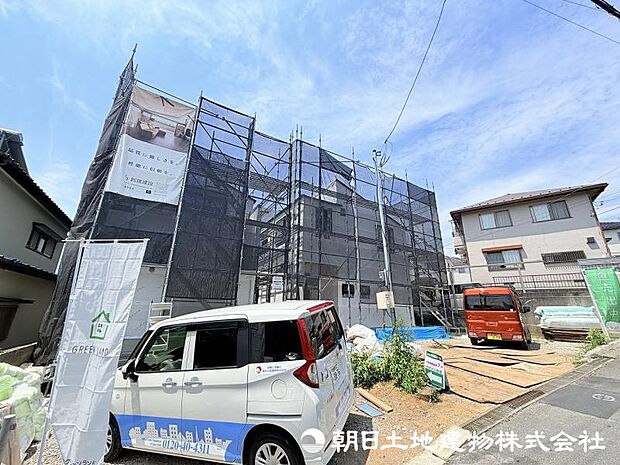 ＜現地＞ゆとりの土地面積45坪でガーデニングをお楽しみいただけるお庭もございます。