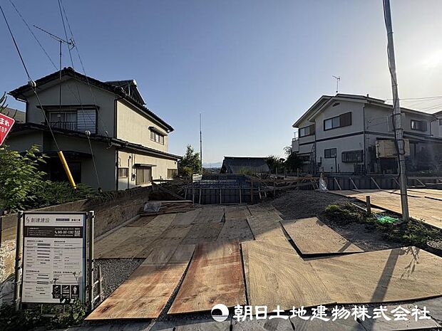 <現地>ゆとりの土地面積45坪でガーデニングをお楽しみいただけるお庭もございます。