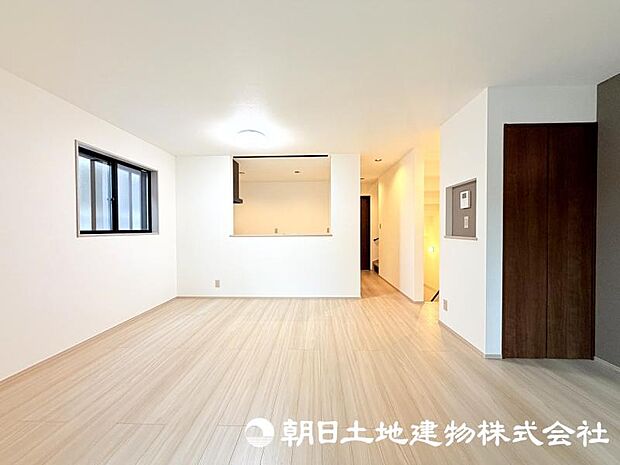 住まう方のライフスタイルに合わせて自由に使えるリビング空間。家族団らんの時間はもちろん、趣味やくつろぎのひとときにもぴったりです。