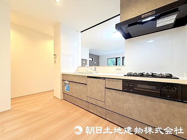 毎日の料理が楽しくなる、使い勝手に配慮したキッチン。家族との会話を楽しみながら、心地よい時間をお過ごしいただけます。