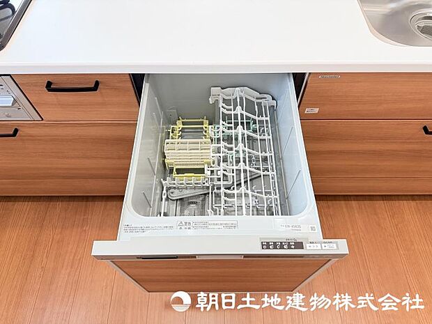 食器洗いの負担を軽減してくれる食洗器を備えたキッチン。家事の効率化をサポートし、ゆとりある時間を生み出します。 