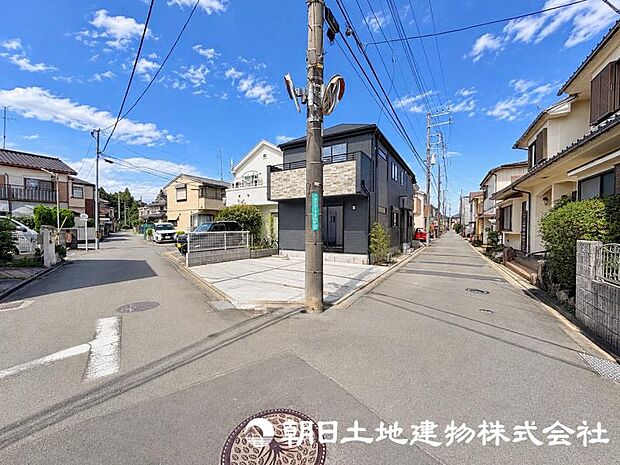 流行りに惑わされないモダンな外観は、主張し過ぎず、又、平凡になり過ぎず、閑静な街によく映えます。 