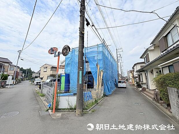<現地>シューズインクロークやパントリー等の収納が豊富な間取りです。