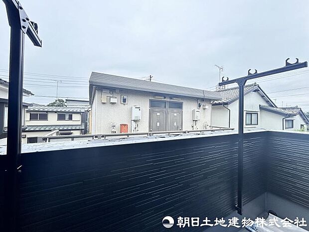 <バルコニー>南北両面バルコニーでお洗濯物をスムーズに干せます。
