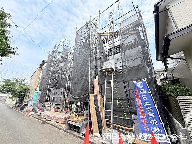 <現地>交通量の少ない道路に面して安心いただけます。