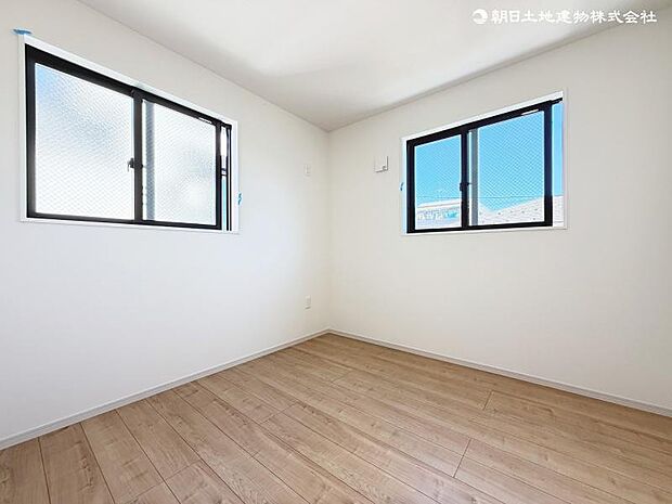 <洋室>2階に4部屋の洋室がありますので、お子様のお部屋も用意できます。