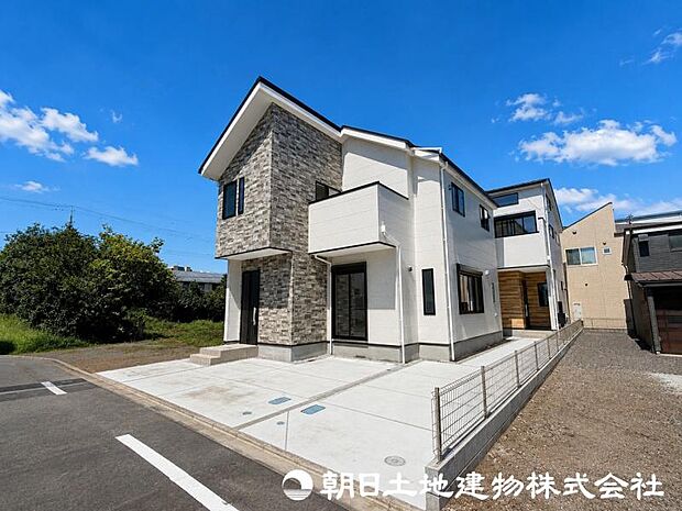 ＜外観＞交通量の少ない道路に面していますので小さいお子様がいらっしゃるご家族様にも安心いただけます。