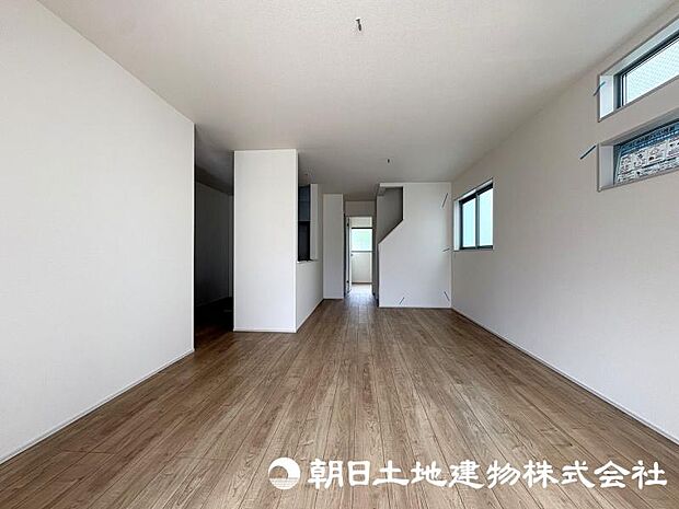 住まう方のライフスタイルに合わせて自由に使えるリビング空間。家族団らんの時間はもちろん、趣味やくつろぎのひとときにもぴったりです。