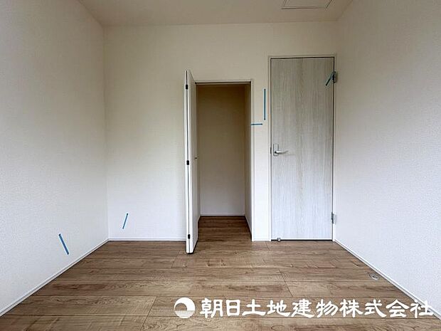 日々増える荷物もすっきり片付けられる収納スペース。居住空間を広く快適に使える便利な設備です。