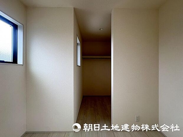 ＜収納＞ご夫婦で使えるウォークインクローゼットも魅力です。