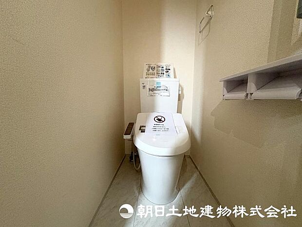 ＜トイレ＞忙しい朝の時間帯も安心の1階2階ウォッシュレット付きトイレです。