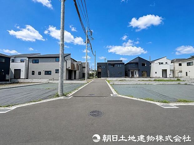 ＜外観＞カースペースには車並列2台駐車可能です。