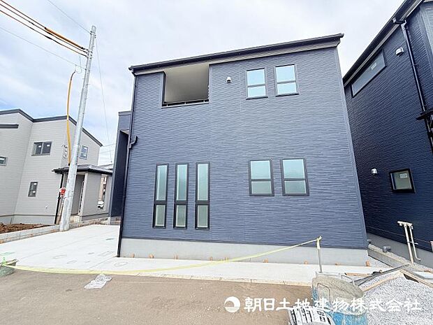 <現地>北側が水道みちに面していますので、お休みの日はお散歩にも最適です。