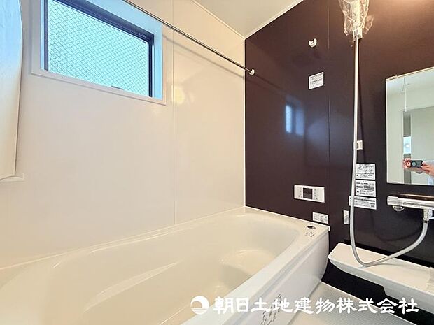 ＜浴室＞1坪タイプの広いユニットバスです。