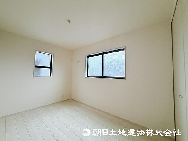＜洋室＞2階に3部屋の洋室がありますので、お洋服やお荷物をすっきりと収納できます。
