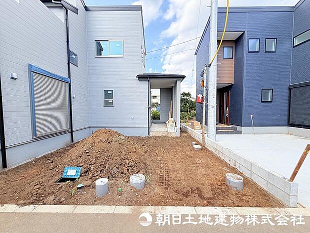 <現地>北側が水道みちに面して開放感があります。