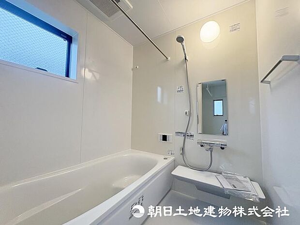 <浴室>1坪タイプの広いユニットバスでバスライムをお過ごしいただけます。