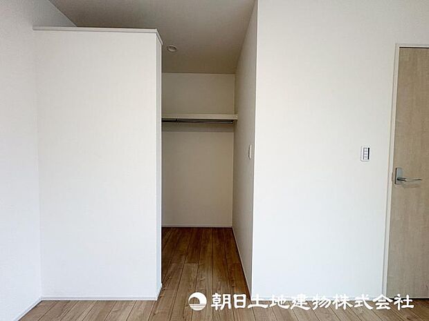 <収納>ご夫婦で使えるウォークインクローゼットも魅力です。