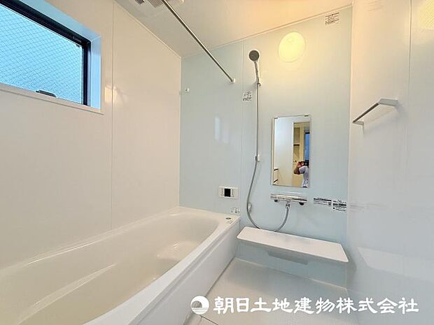 <浴室>1坪タイプの広いユニットバスです。