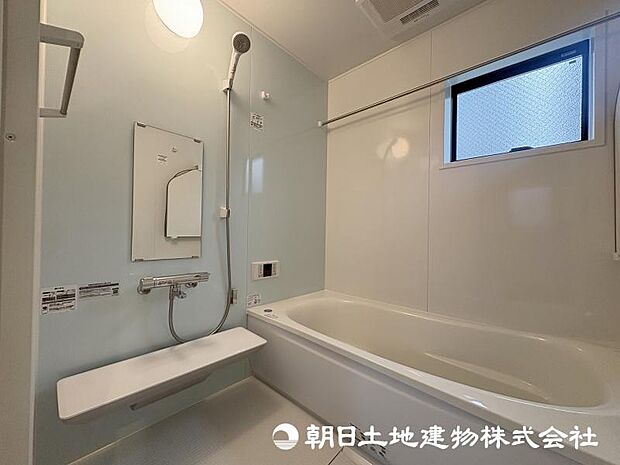 ＜浴室＞1坪タイプの広いユニットバスです。
