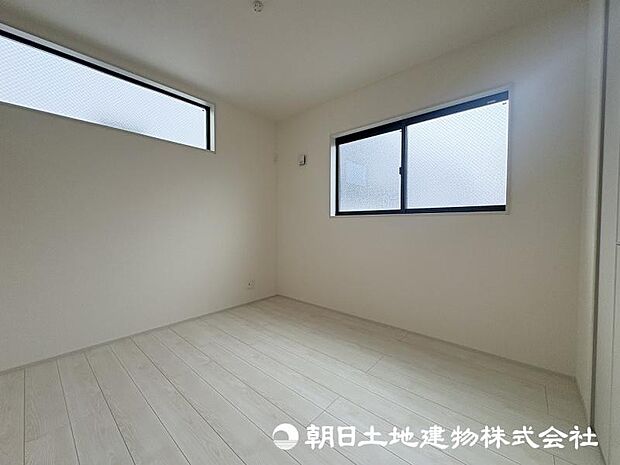 ＜洋室＞2階に4部屋の洋室がありますので、お洋服やお荷物をすっきりと収納できます。