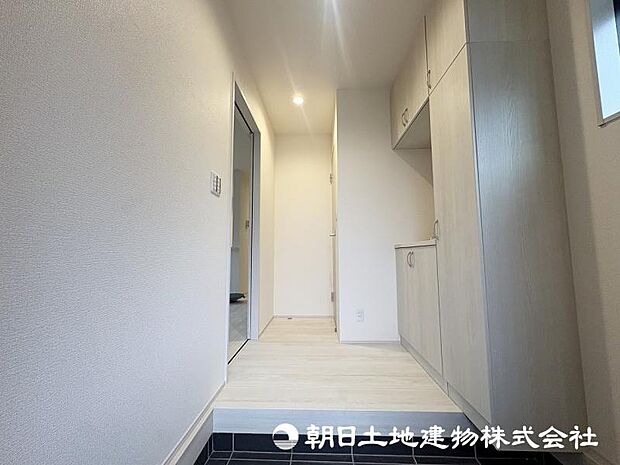 ＜玄関＞靴を整理整頓できるシューズボックス付きです。