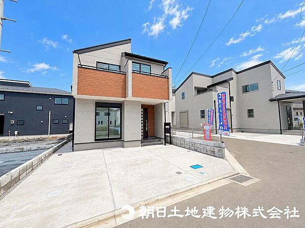 ＜外観＞カースペースには車並列2台駐車可能です。