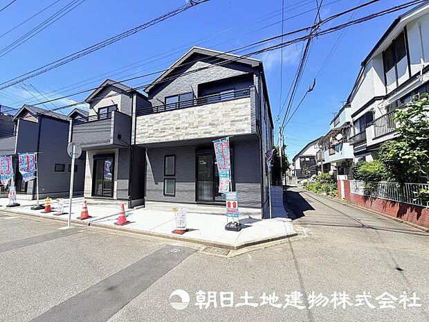 ＜外観＞公道の角地に面して開放感があります。