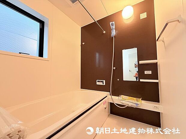 ＜浴室＞1坪タイプの広いユニットバスです。