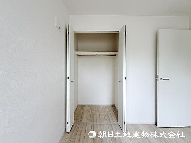＜収納＞各洋室にクローゼットがありお洋服やお荷物をすっきりと収納できます。