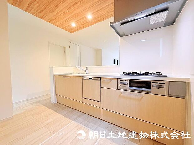 毎日の料理が楽しくなる、使い勝手に配慮したキッチン。家族との会話を楽しみながら、心地よい時間をお過ごしいただけます。