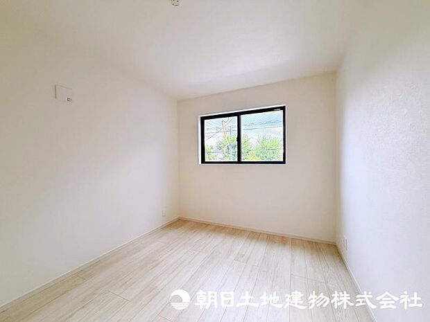 住まう方の生活スタイルに合わせて自由に使える居室。家具やインテリアで自分らしい空間づくりを楽しめます。