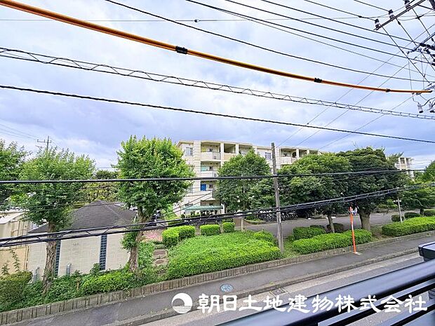 視界が広がる眺望は、住まいに開放感をもたらす魅力のひとつ。日常の中でゆったりとした時間を楽しめます。
