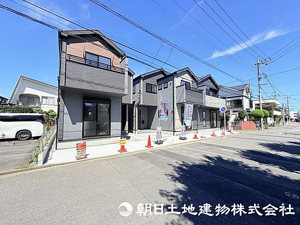 ＜外観＞カースペースには車2台駐車可能です。